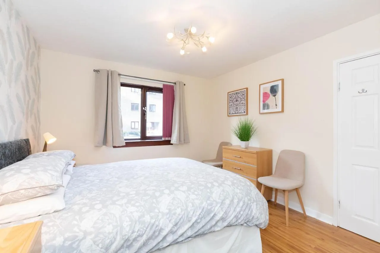 Allanfield Quiet Central Family Apartment With Parking Edinburgh 0*,