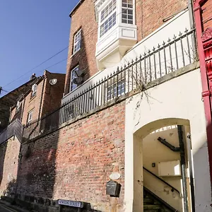 Nutshell Apartment Whitby