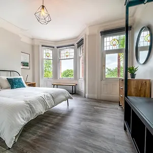 Pass The Keys Beautiful 4br Restored Red Brick Cafes And Park Holiday home Belfast