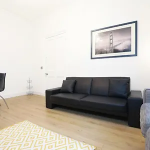Apartment Stunning Modern 3 Bedroom, Edinburgh