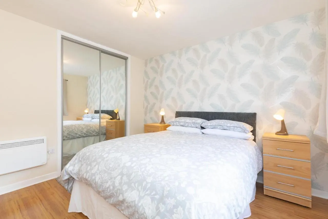 Allanfield Quiet Central Family Apartment With Parking Edinburgh 0*,  United Kingdom