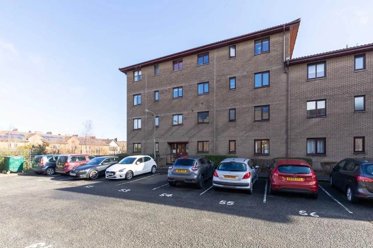 Allanfield Quiet Central Family Apartment With Parking Edinburgh